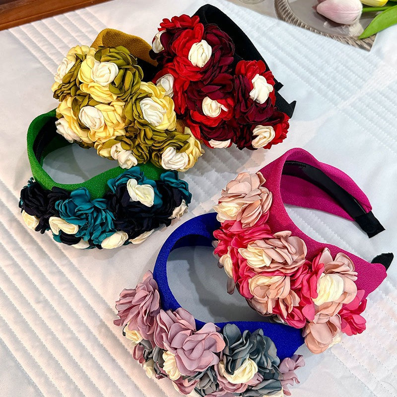 Fashionable design with three-dimensional flower headbands on the side